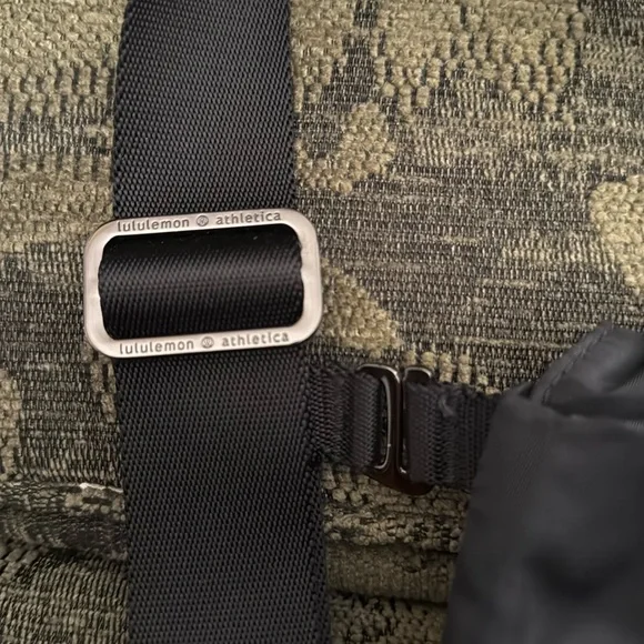 Lululemon crossbody bag extra long strap - Picture 2 of 9